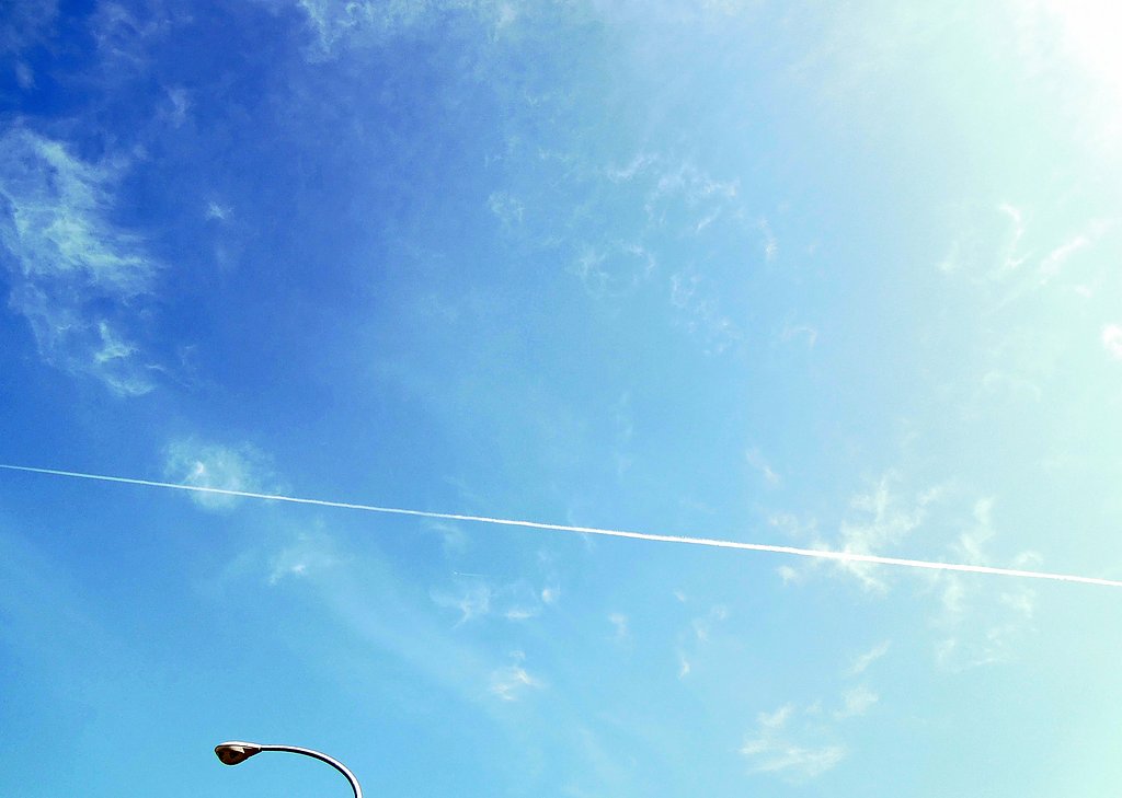 見上げてごらん朝の【空】も