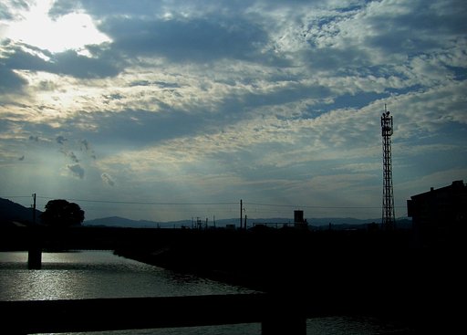 天使の階段が下り始めた【空】