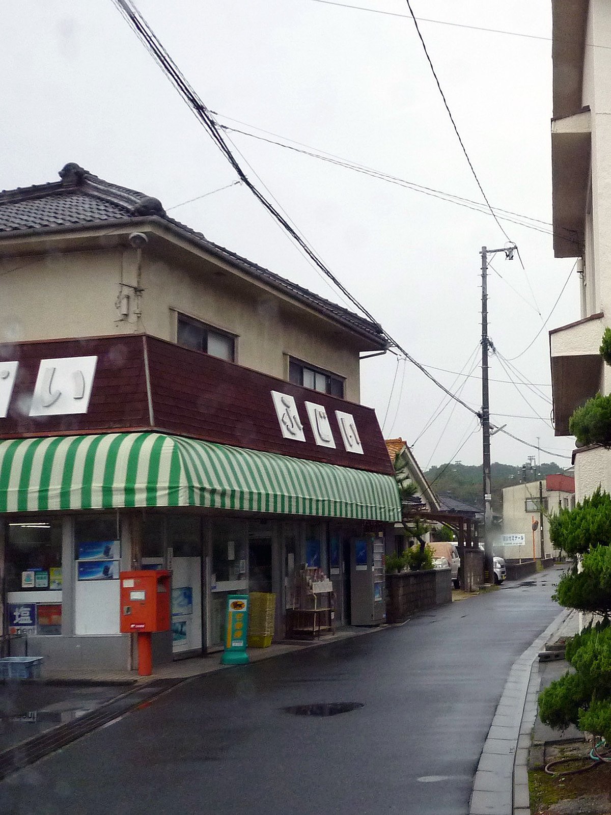 駅前スーパー