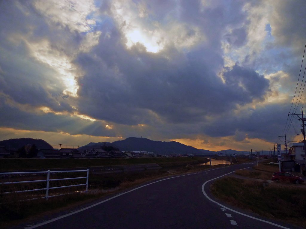不気味な夕【空】