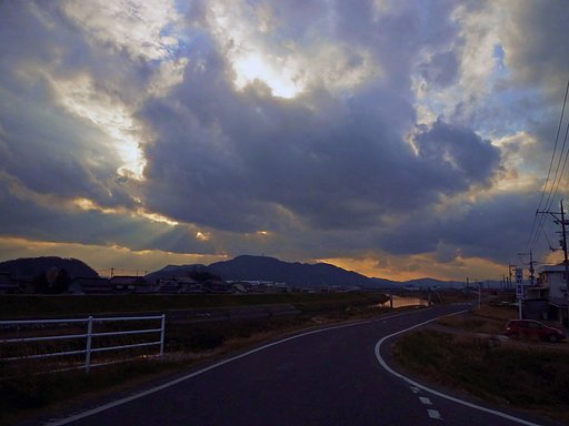 不気味な夕【空】