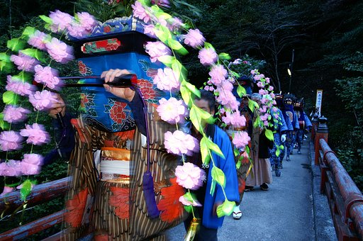 山里の祭り
