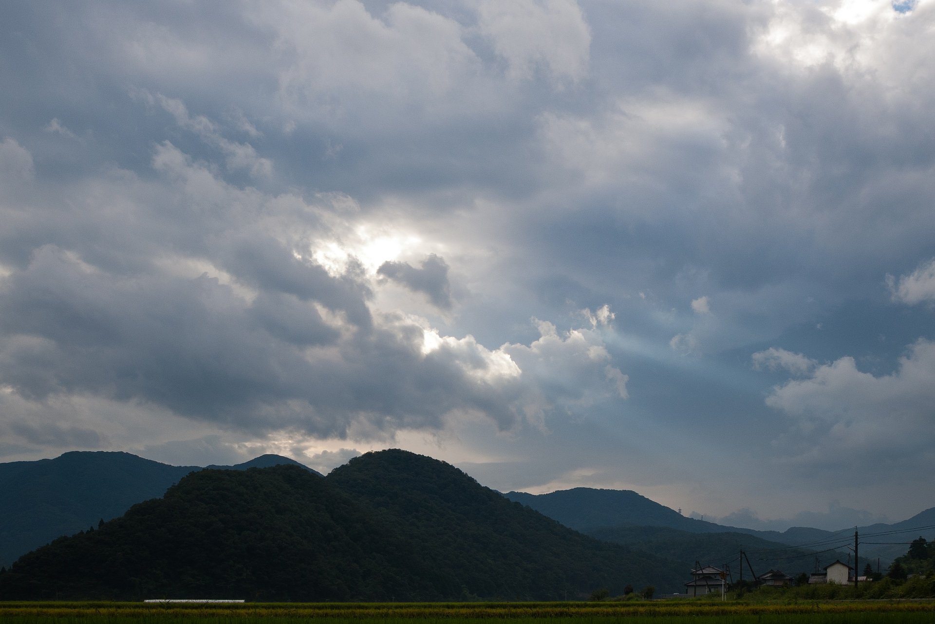 朝日の出の時間が過ぎても・・。