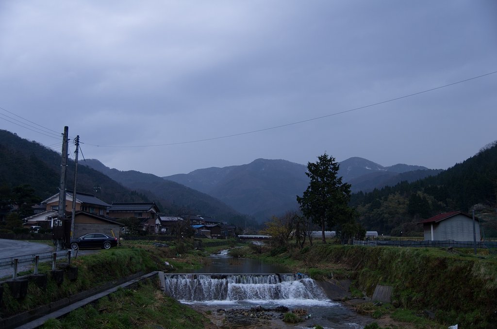 朝日の出前は雨降りです。