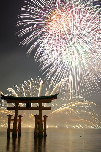 宮島水中花火大会