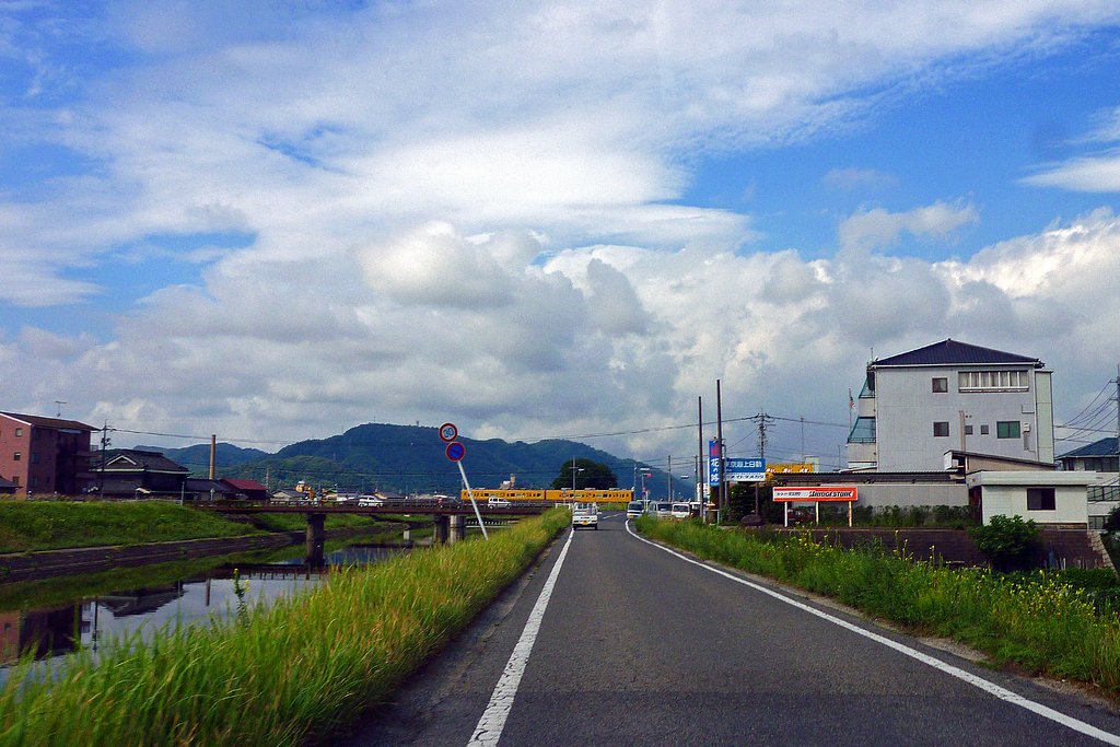 夏の残る秋空