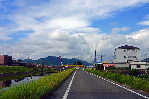 夏の残る秋空