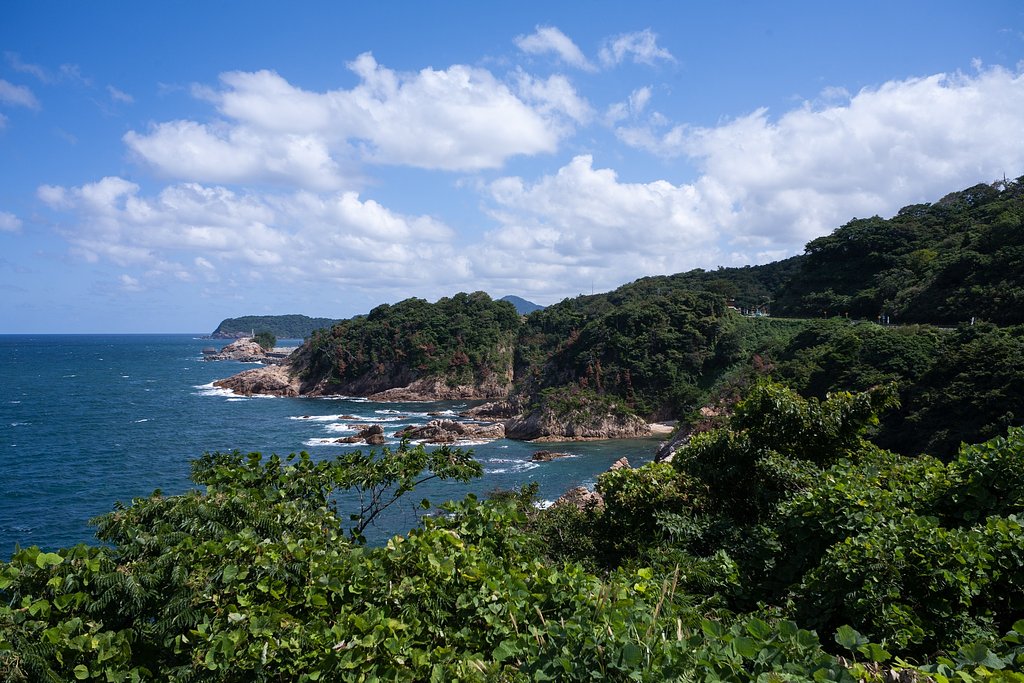 浦富海岸、鴨が磯辺りから・・。