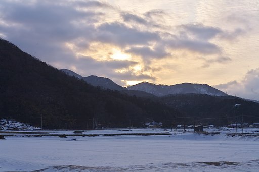 朧な朝日の出。