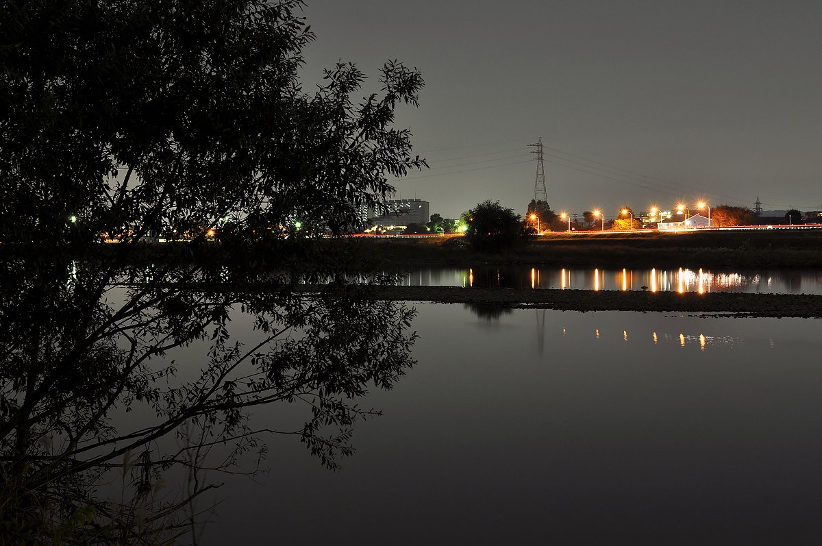 夜の川