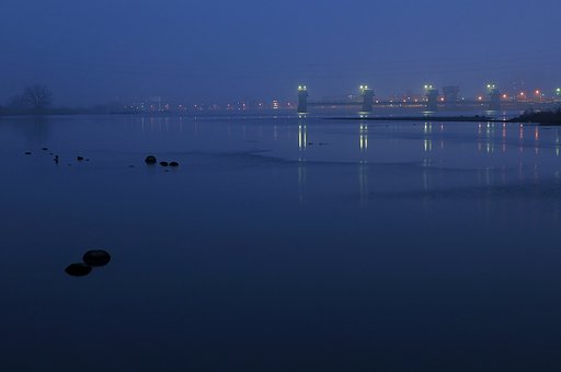 霧の夜明け