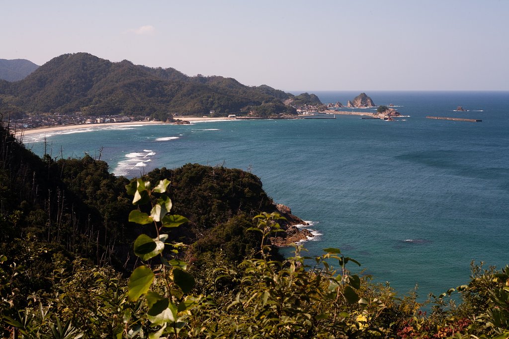 浦富海岸を対岸から。