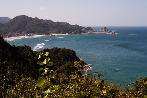 浦富海岸を対岸から。