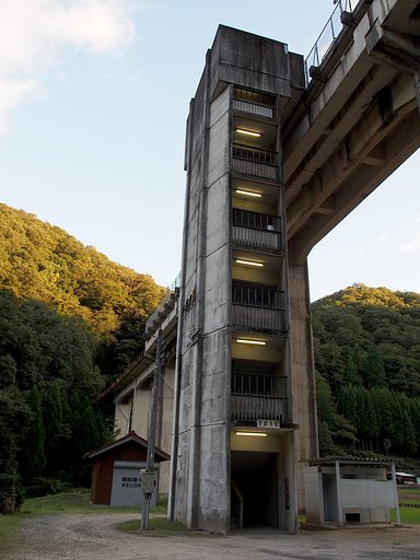 宇都井駅舎