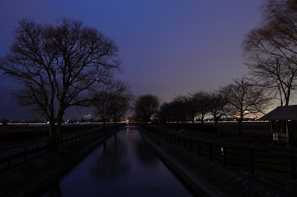 春霞の夕闇