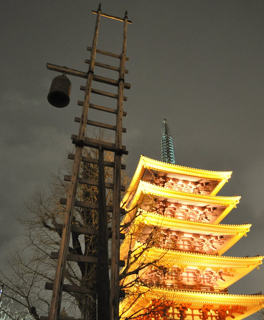 五重搭と半鐘