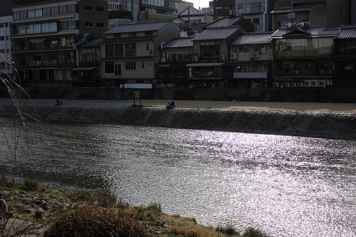 京都四条、鴨川対岸景