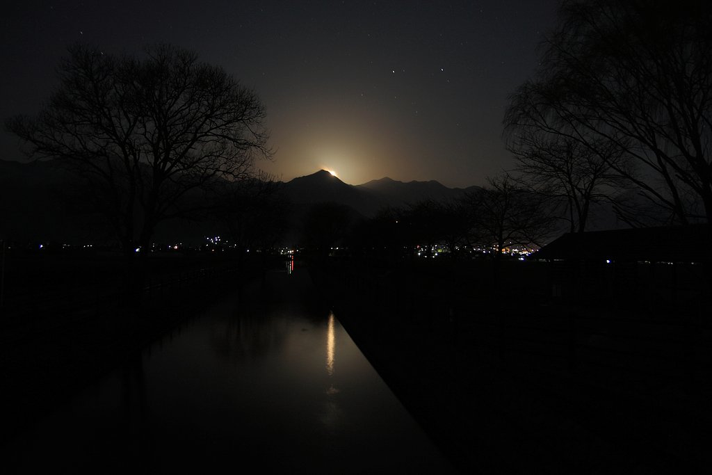 乾月、常念に入る