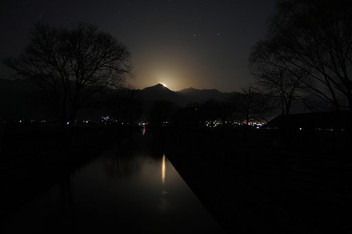 乾月、常念に入る