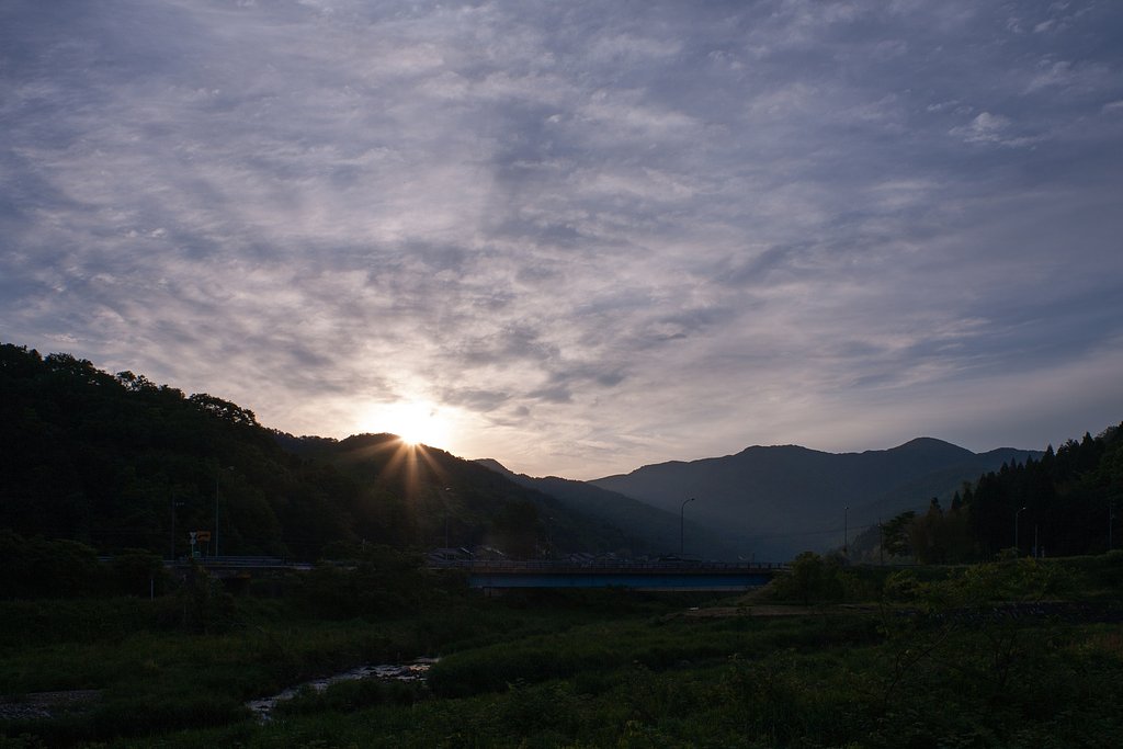 沢山雲がある中での朝日の出。