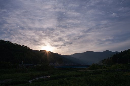 沢山雲がある中での朝日の出。