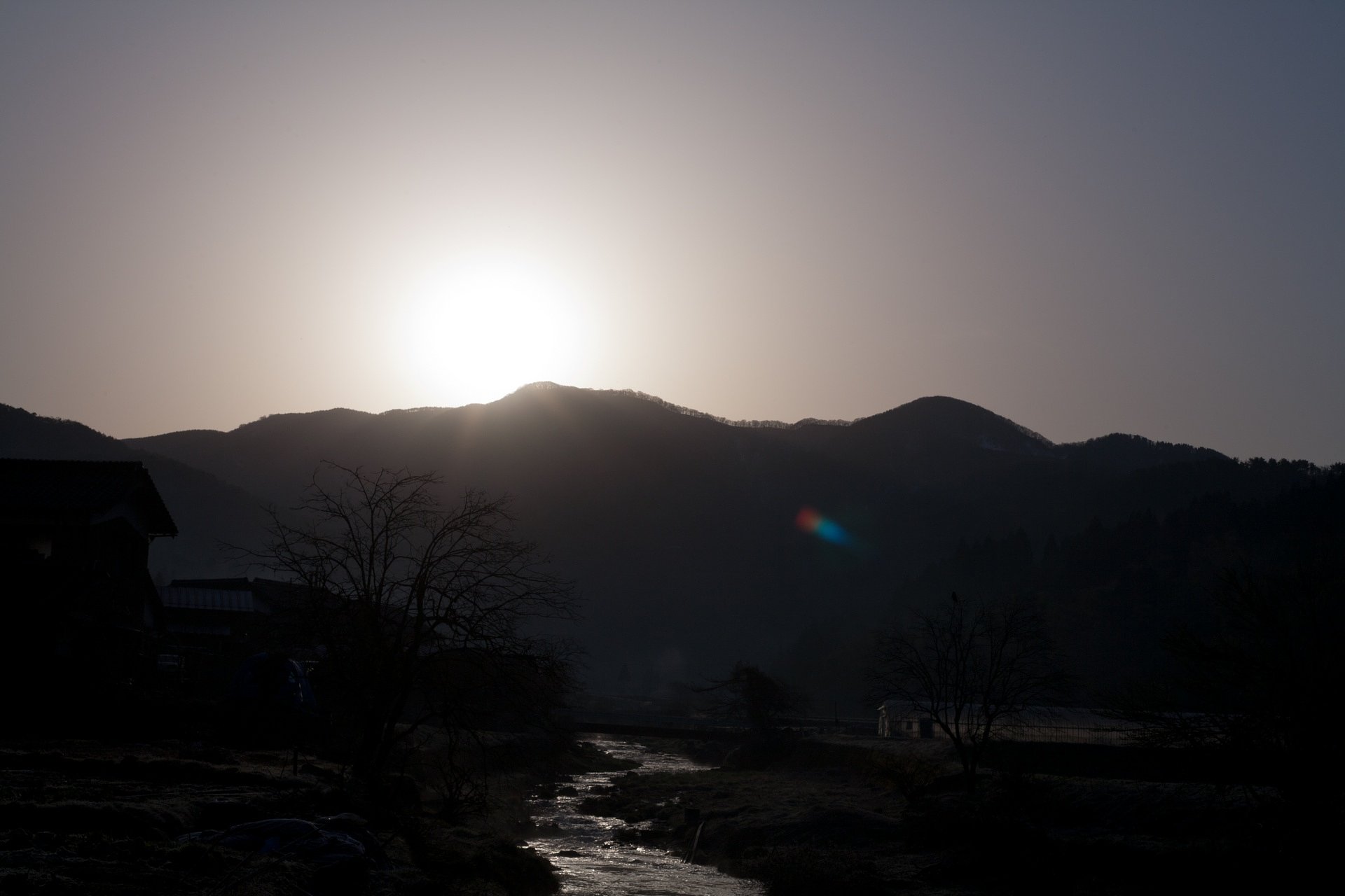 快晴の朝日の出。