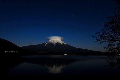 帽子の様な雲を頂いて〜