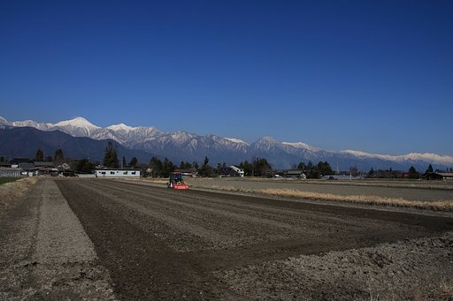 山麓を耕す