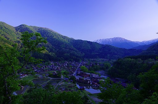 晩春・白川郷