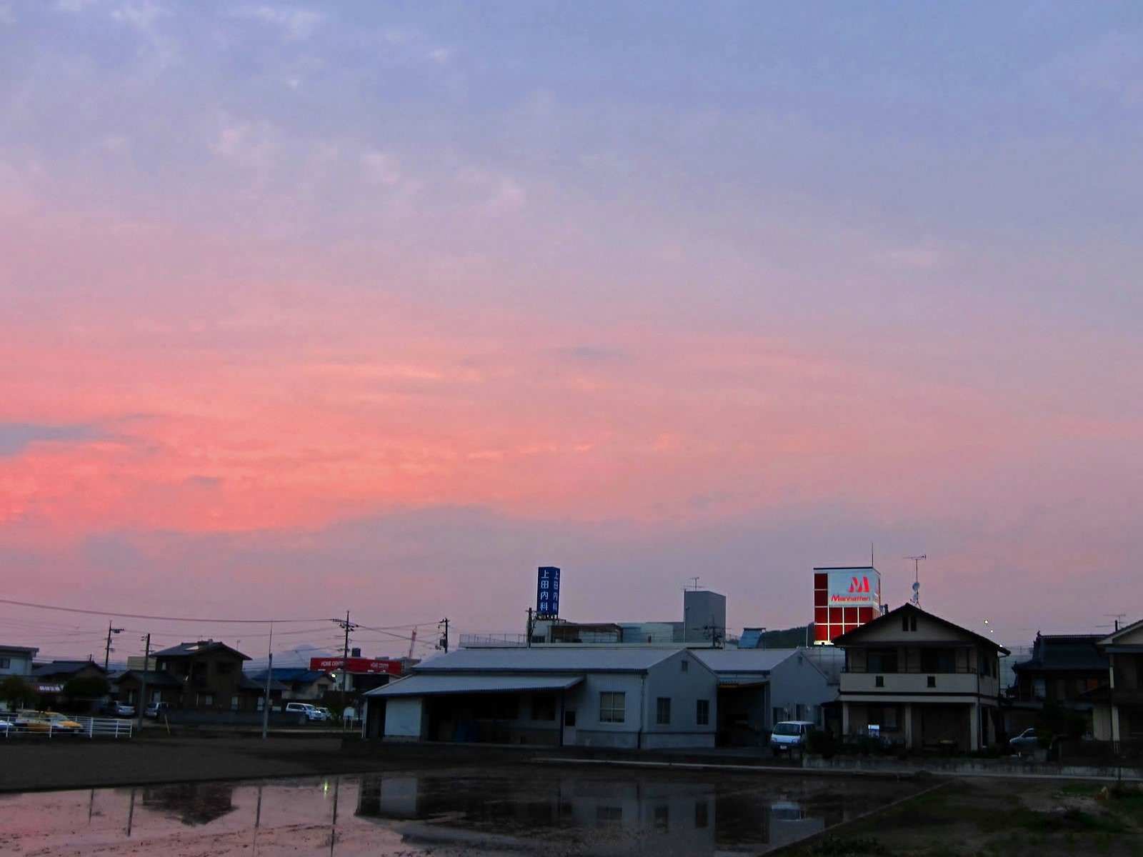 薄曇りの夕焼け