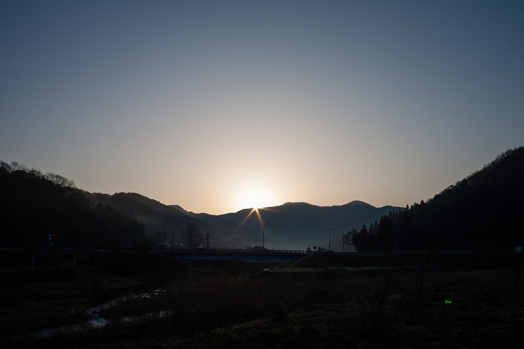 快晴の朝日の出。