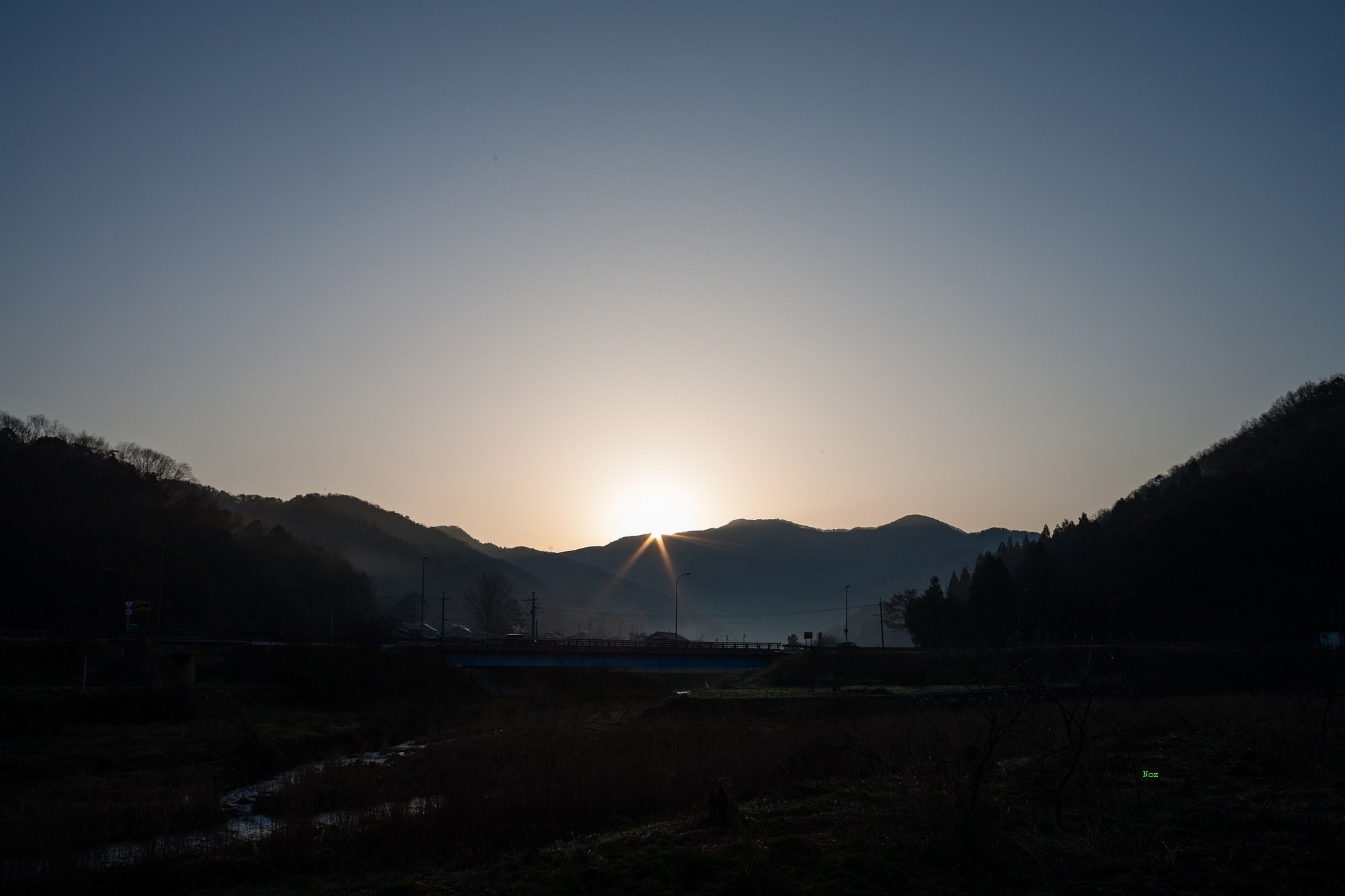 快晴の朝日の出。