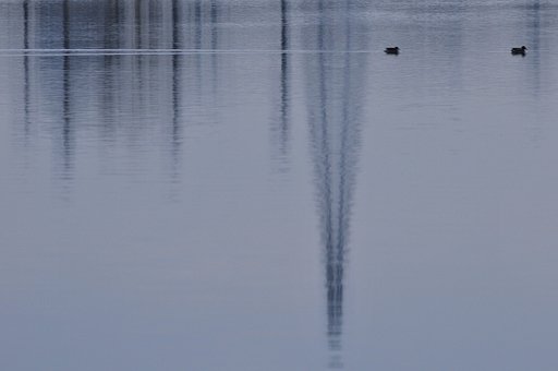 朝の水面（みなも）