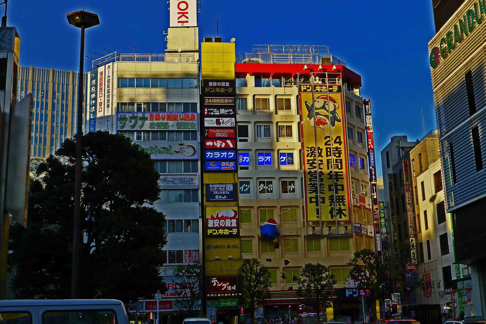 [　蒲田駅前広場　］