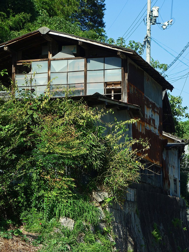 崖の上の小屋