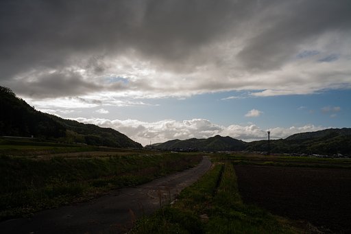 草刈りしてると晴れ間が・・。
