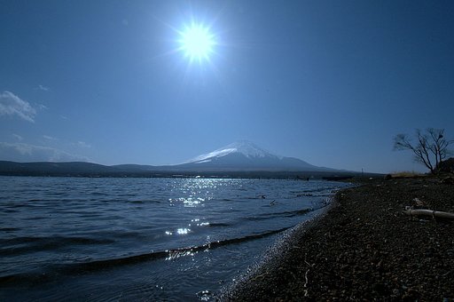早春の山中湖
