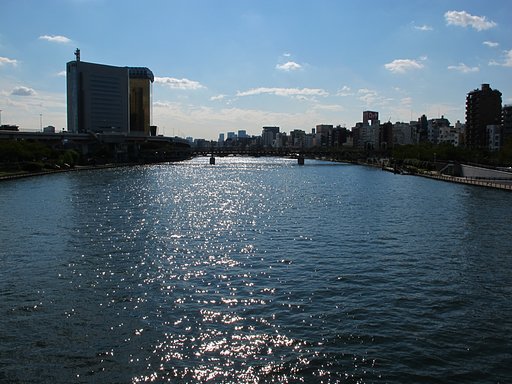 昼下がりの隅田川
