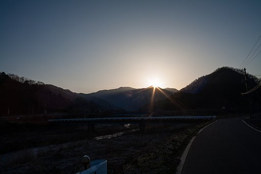 快晴の朝日の出。