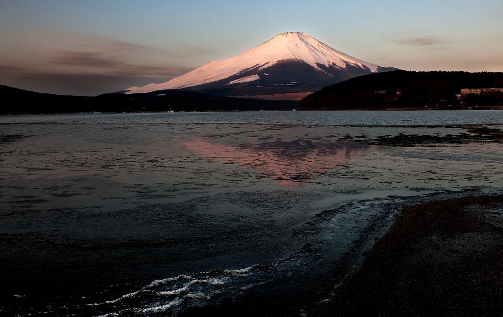 ３月３日の平野湖畔より