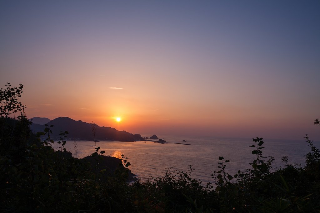 日本海への日の入り。