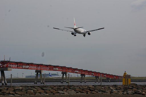 電波誘導塔の上を
