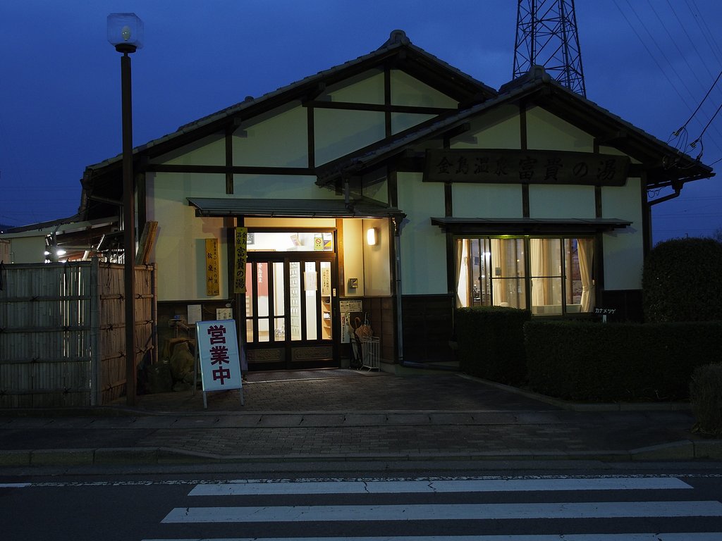 夜の帝王？OM-D+パナソX12-35/2.8