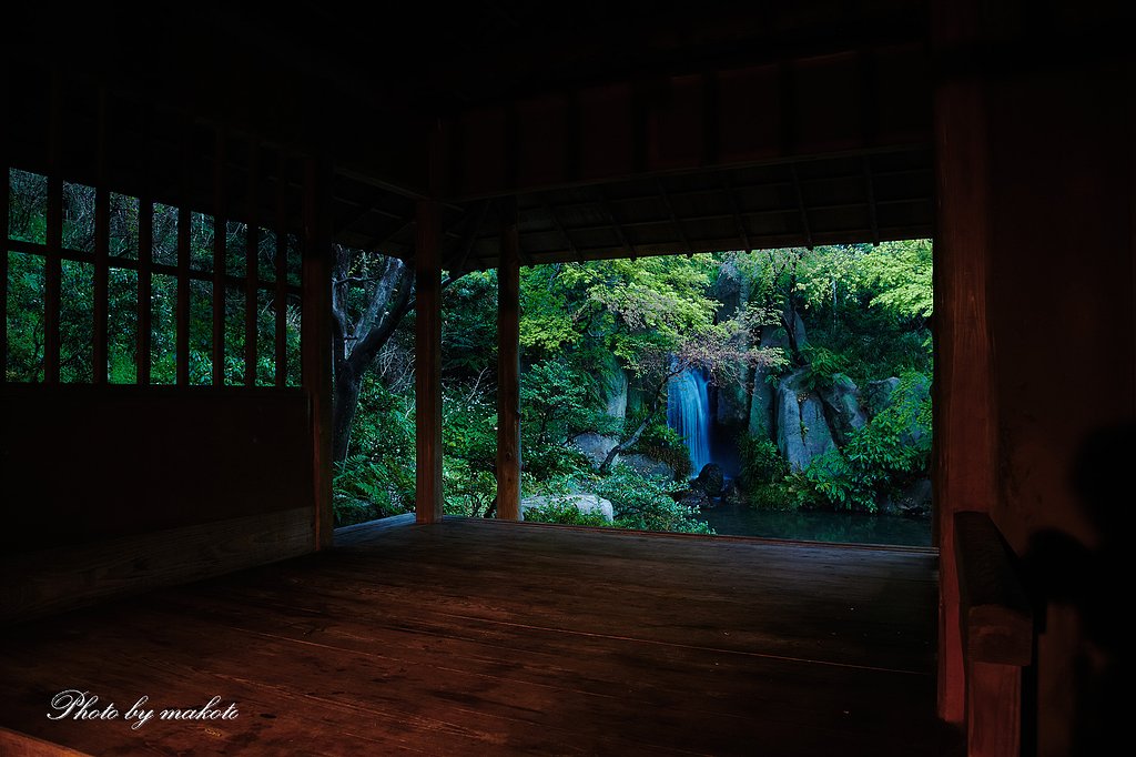 庭園を望む