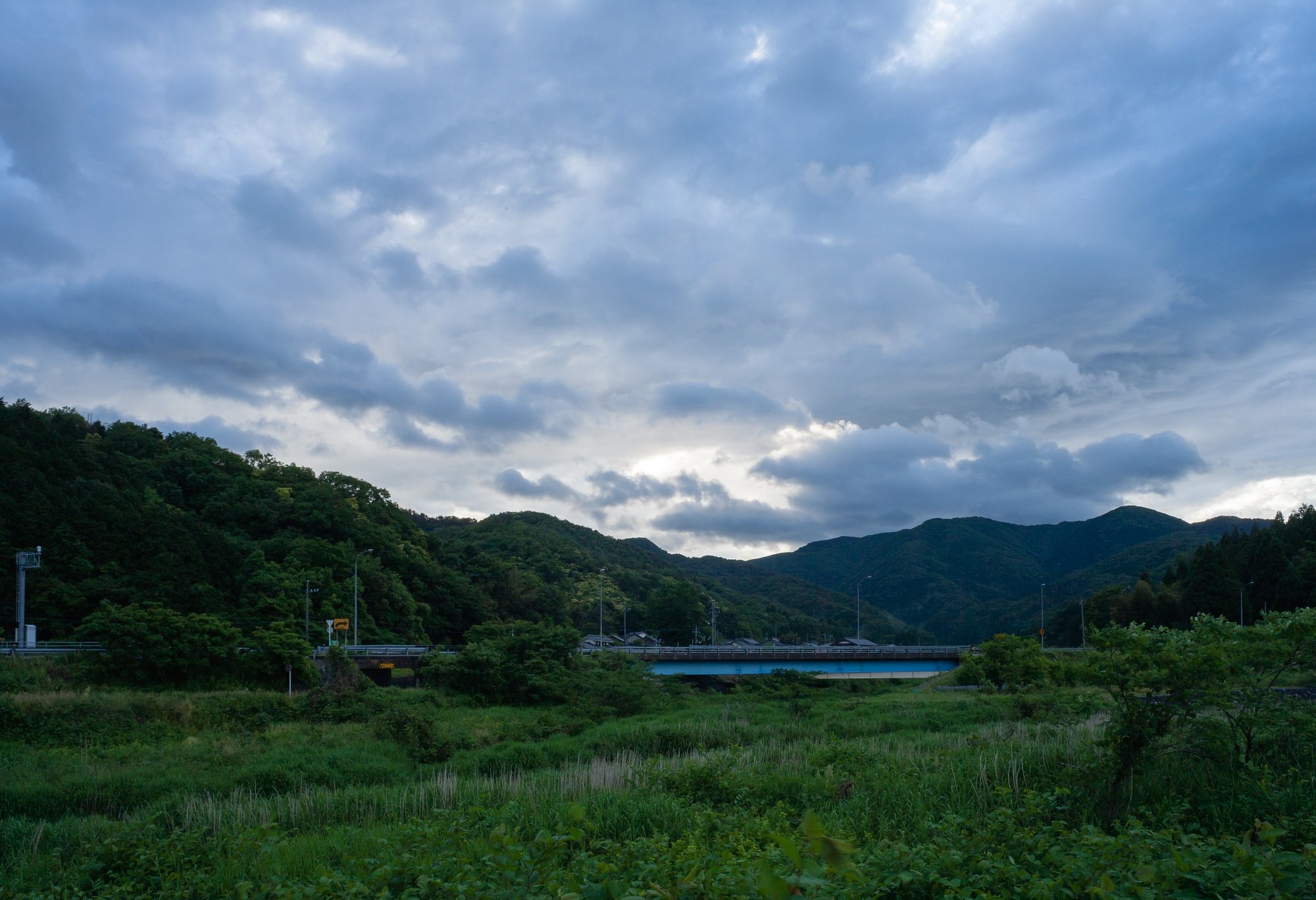 梅雨の止み間。