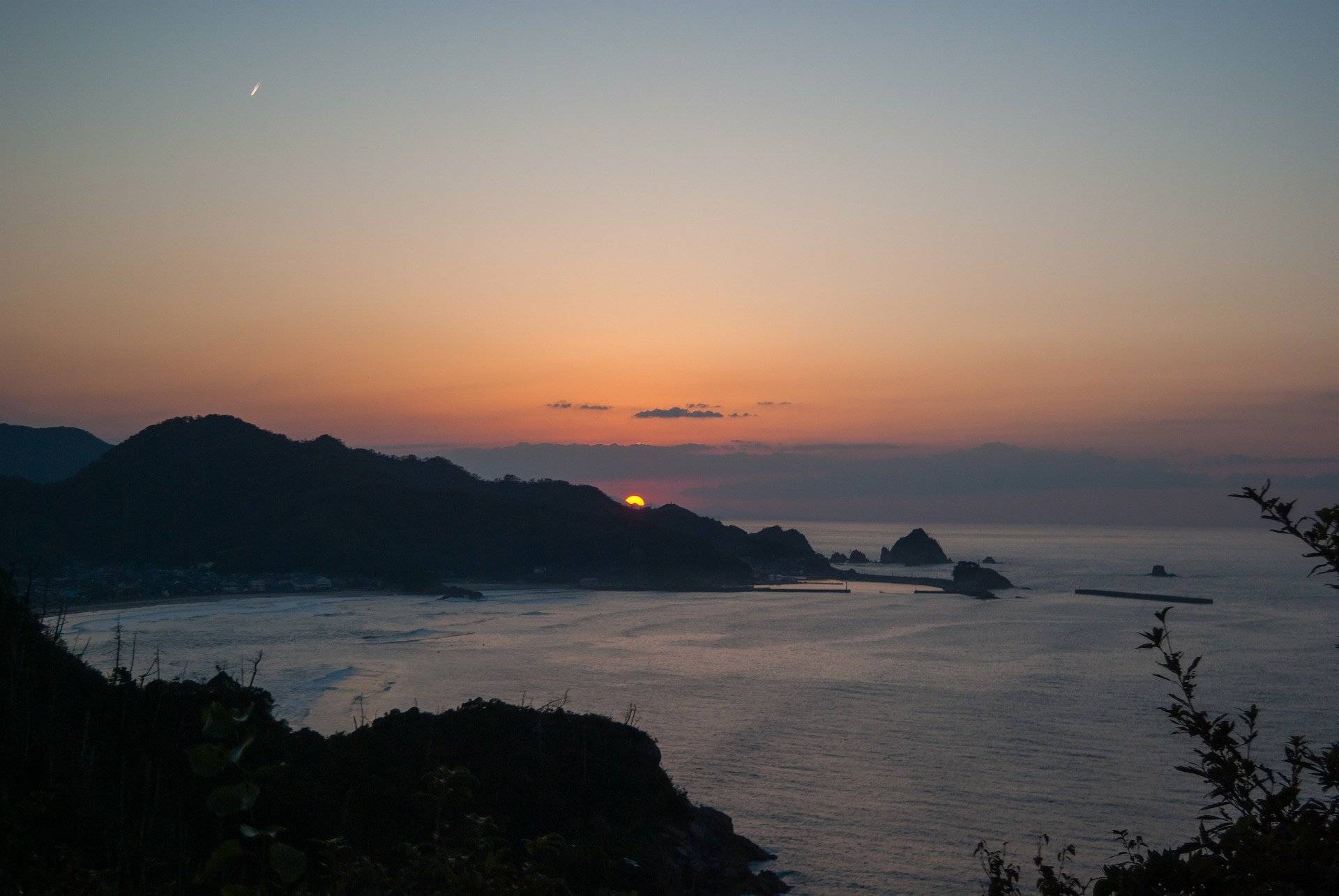 日没直前の夕日・・。