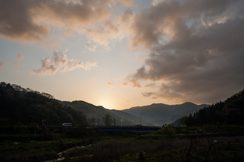 朝日の出前。