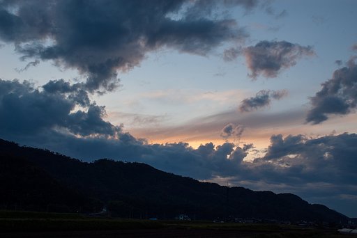 少しだけ夕焼けが・・。