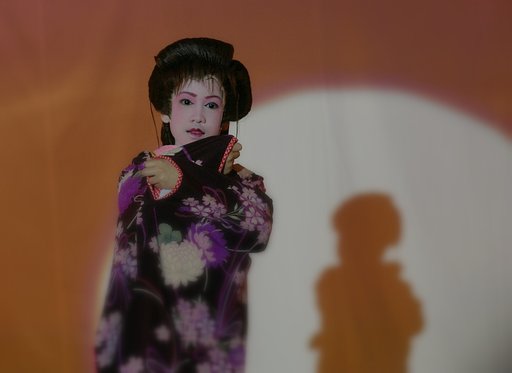 【春】　ほころび始めた華
