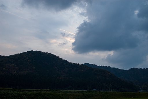殆ど色の無いゆうやけ・・。